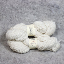 Load image into Gallery viewer, Farm yarn 100% alpaca