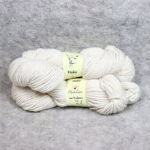 Load image into Gallery viewer, Farm yarn 100% alpaca