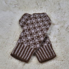 Load image into Gallery viewer, Käsitsi kootud alpakavillased käpikud - Naise S