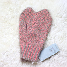 Load image into Gallery viewer, 100% alpaca wool mittens - handcrafted by the daughter of the family