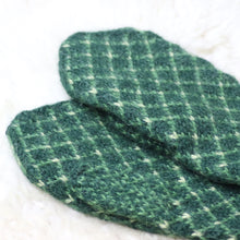 Load image into Gallery viewer, 100% alpaca wool mittens - handcrafted by the daughter of the family