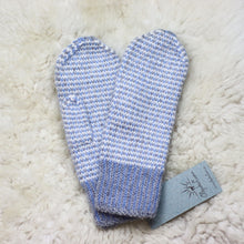 Load image into Gallery viewer, 100% alpaca wool mittens - handcrafted by the daughter of the family