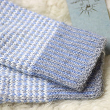 Load image into Gallery viewer, 100% alpaca wool mittens - handcrafted by the daughter of the family