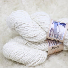 Load image into Gallery viewer, Farm yarn 100% alpaca