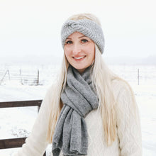 Load image into Gallery viewer, Two in one: poncho-scarf