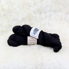 Load image into Gallery viewer, Farm yarn 100% alpaca