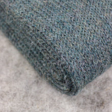 Load image into Gallery viewer, A long scarf