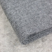 Load image into Gallery viewer, A long scarf