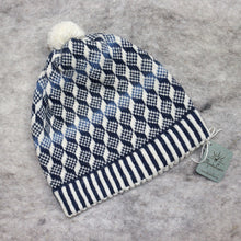Load image into Gallery viewer, Patterned beanie hat