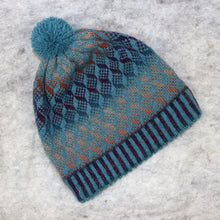 Load image into Gallery viewer, Patterned beanie hat
