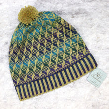 Load image into Gallery viewer, Patterned beanie hat