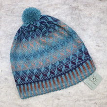 Load image into Gallery viewer, Patterned beanie hat