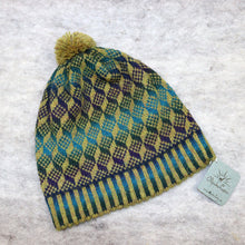 Load image into Gallery viewer, Patterned beanie hat