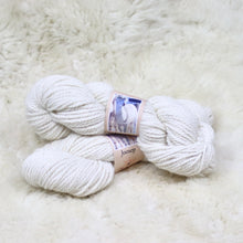 Load image into Gallery viewer, Farm yarn 100% alpaca
