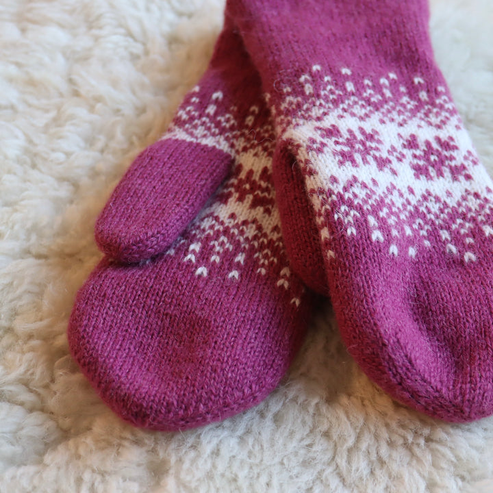 Double patterned mittens