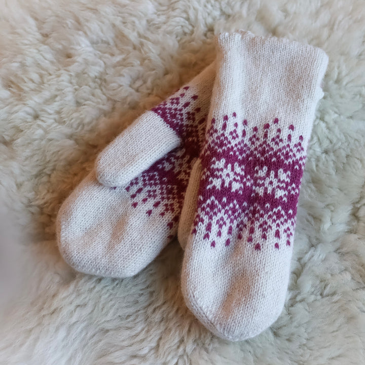 Double patterned mittens