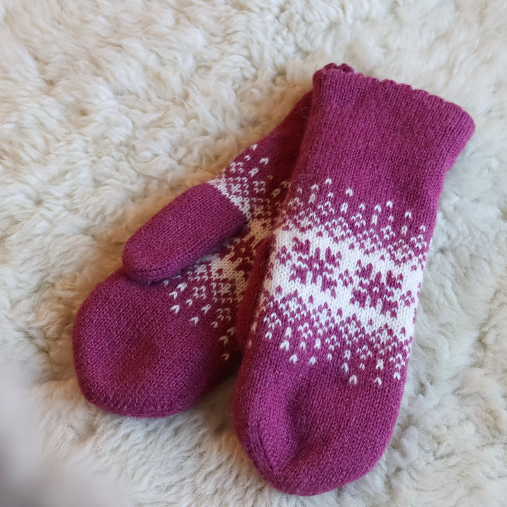 Double patterned mittens