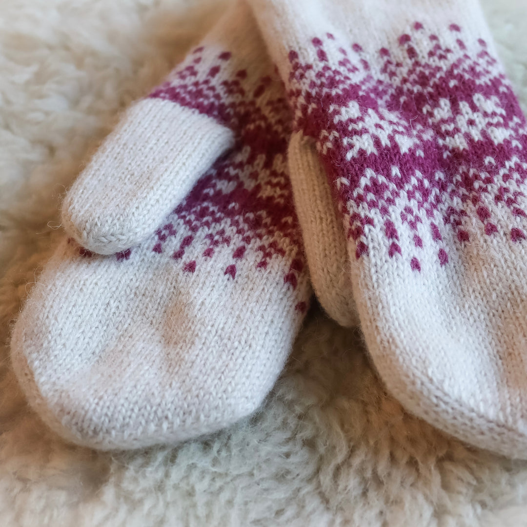 Double patterned mittens