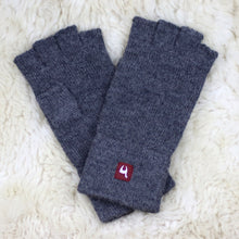 Load image into Gallery viewer, Sõrmedeta beebialpaka villased kindad
