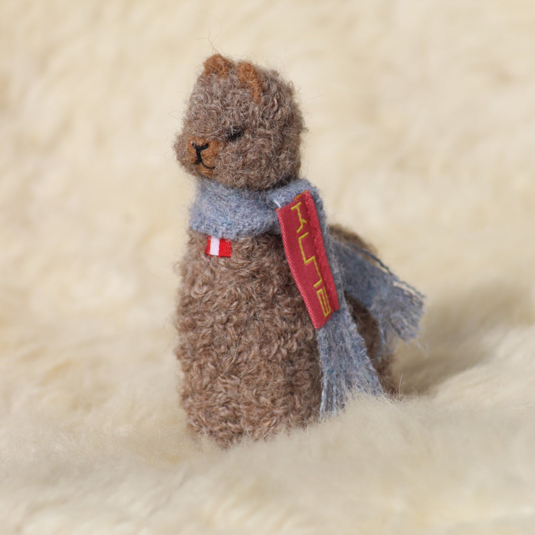 Alpaca figures made of alpaca wool