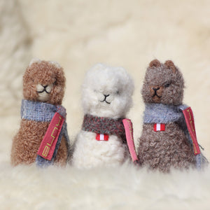 Alpaca figures made of alpaca wool