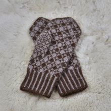 Load image into Gallery viewer, Käsitsi kootud alpakavillased käpikud
