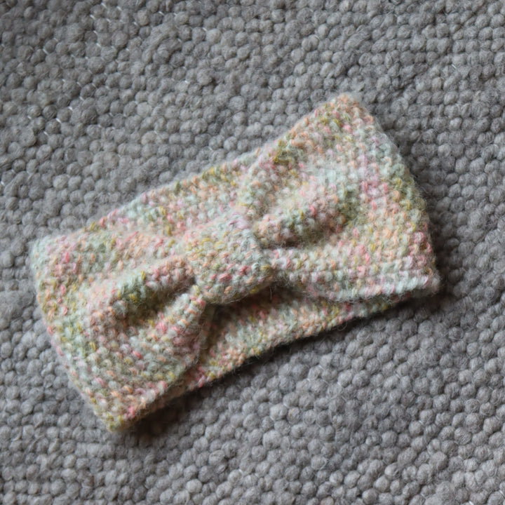 Headband with a bow