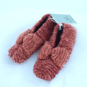 Warm slippers from Alpakafarm's wool