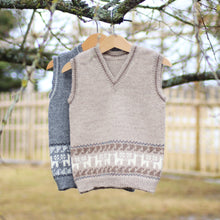 Load image into Gallery viewer, Children&#39;s vest with alpaca pattern
