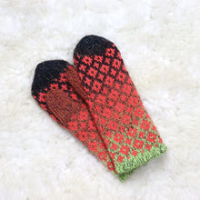 Load image into Gallery viewer, Patterned mittens for children (2-3 years)
