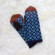 Load image into Gallery viewer, Patterned mittens for children (2-3 years)
