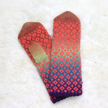 Load image into Gallery viewer, Patterned mittens for children (10-13 years)
