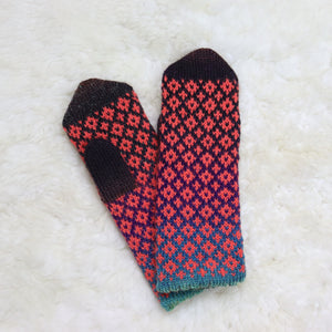 Patterned mittens for children (7-9 years)