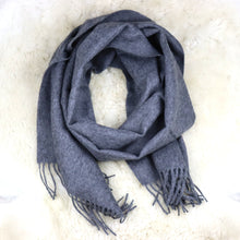 Load image into Gallery viewer, Ühevärviline beebialpaka villane sall
