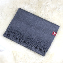 Load image into Gallery viewer, Ühevärviline beebialpaka villane sall
