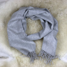 Load image into Gallery viewer, Ühevärviline beebialpaka villane sall
