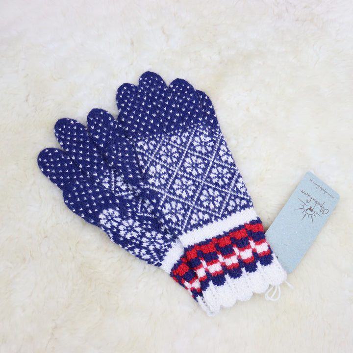 Mittens with paw pattern