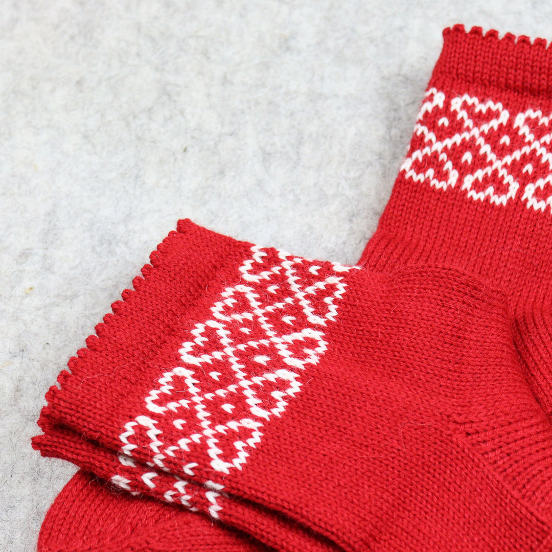 Heart-patterned socks