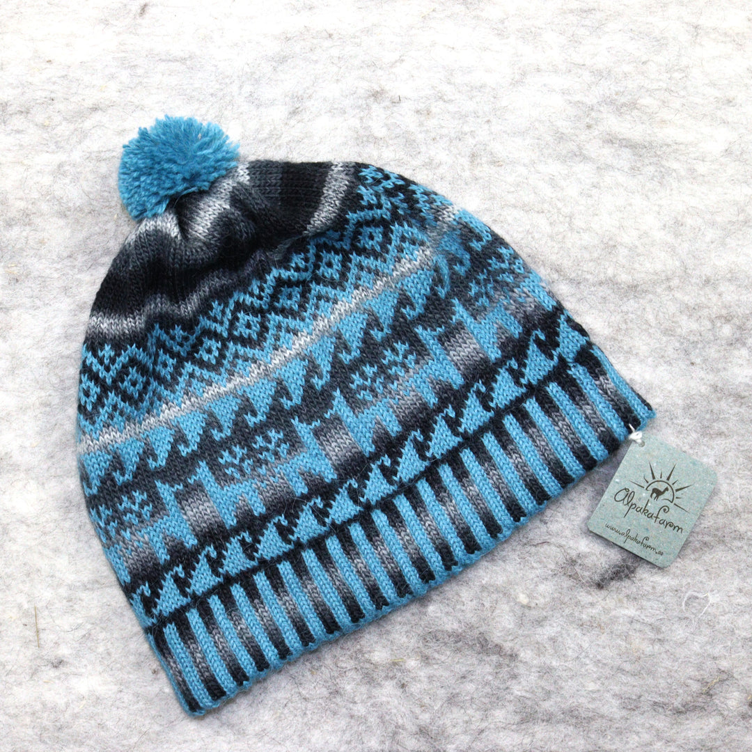 Patterned pom-pom hat