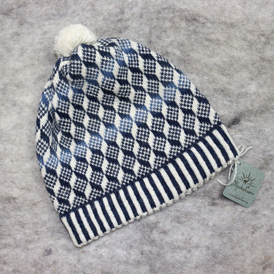 Patterned pom-pom hat