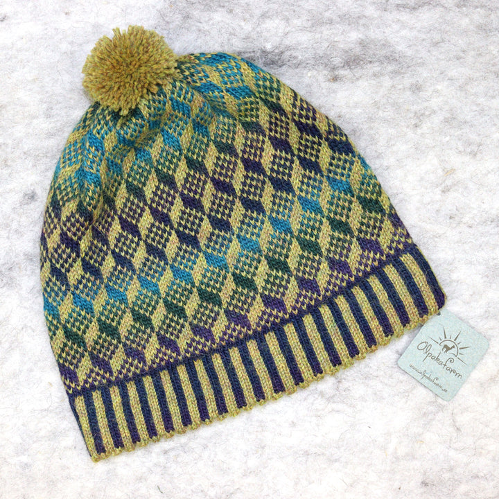 Patterned pom-pom hat