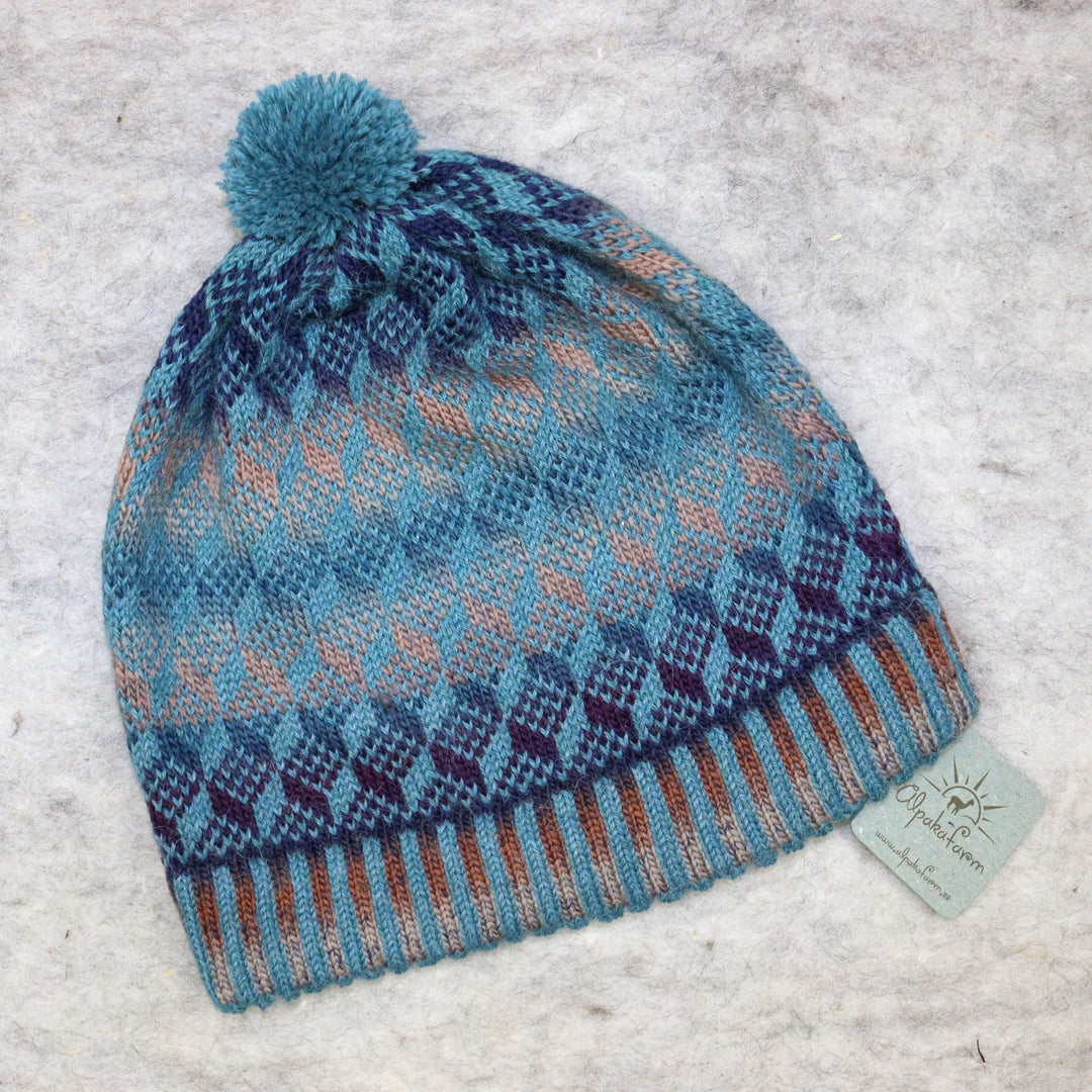 Patterned pom-pom hat