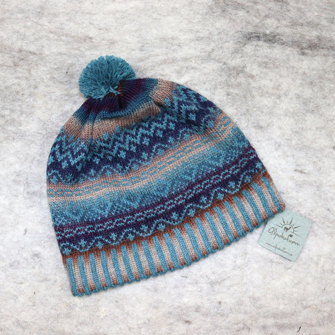Patterned pom-pom hat