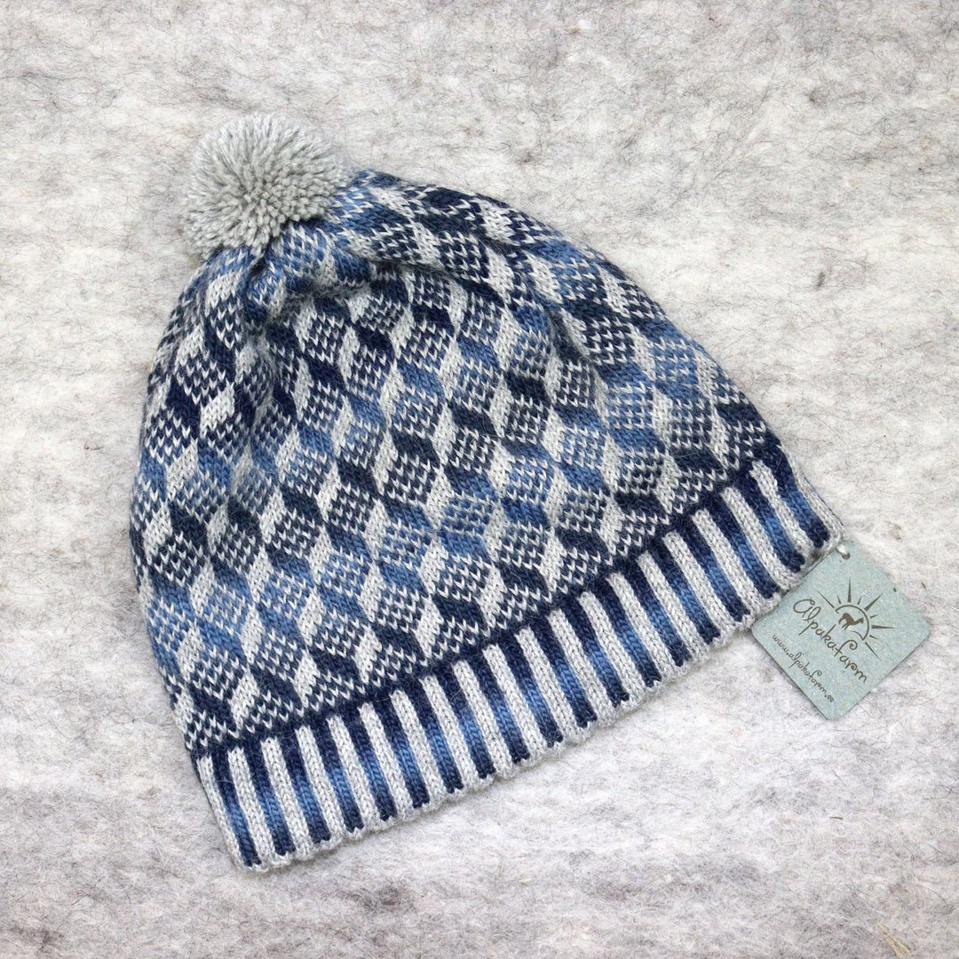 Patterned pom-pom hat