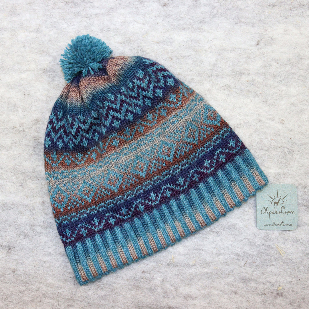 Patterned pom-pom hat
