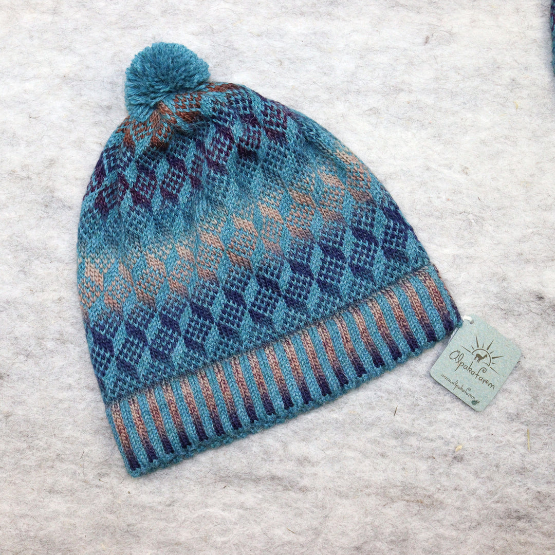 Patterned pom-pom hat